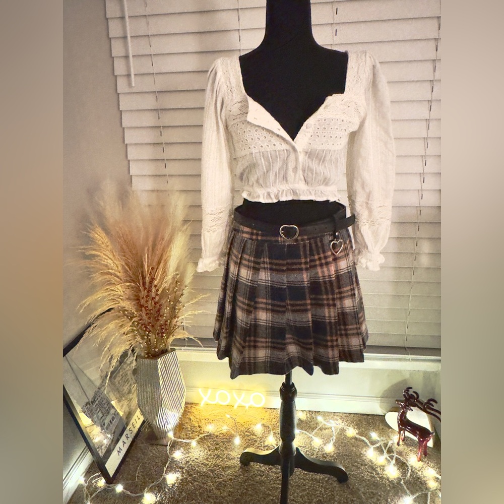 Crop top white blouse with ruffles in size S